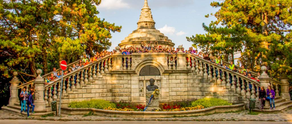 Tanfolyamosok látogatása a Széchenyi-emlékműnél